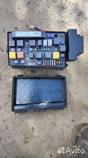 Монтажный блок Zafira B Astra H