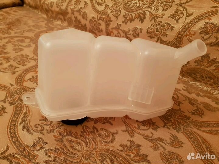 Расшерительный бачек (оригинал) продаю