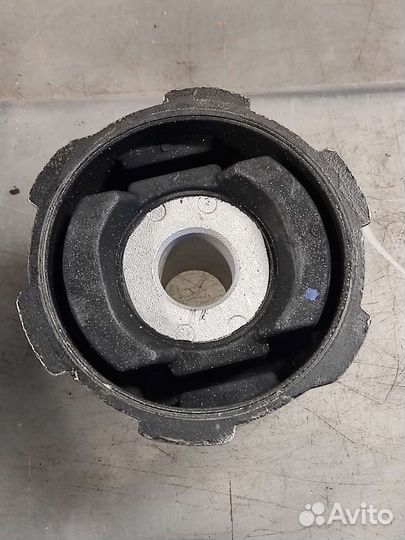 Сайлентблок подрамника VW Туарег Audi Q7 Cayenne