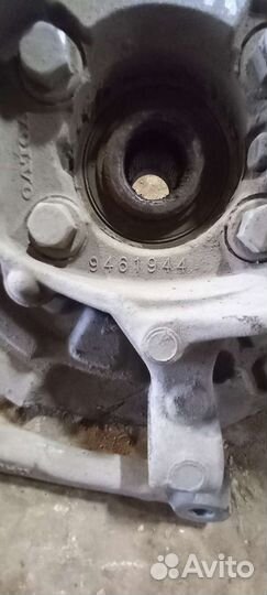 Передний правый поворотный кулак Volvo S80