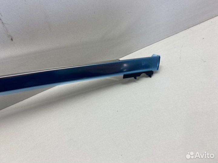 Молдинг на дверь передний левый Toyota Camry V70