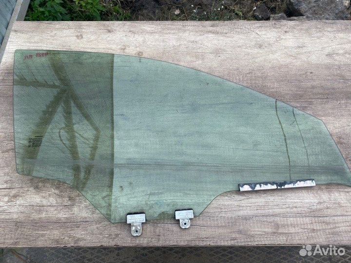 Стекло двери переднее правое Nissan Teana L33