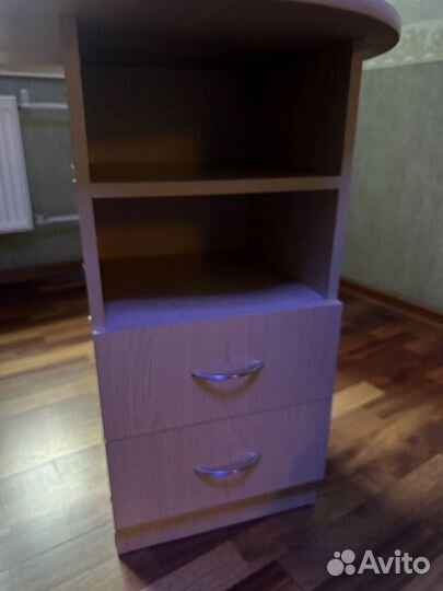 Маникюрный стол