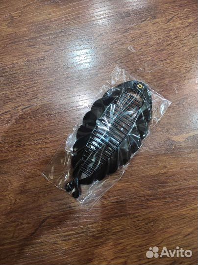 Заколка банан