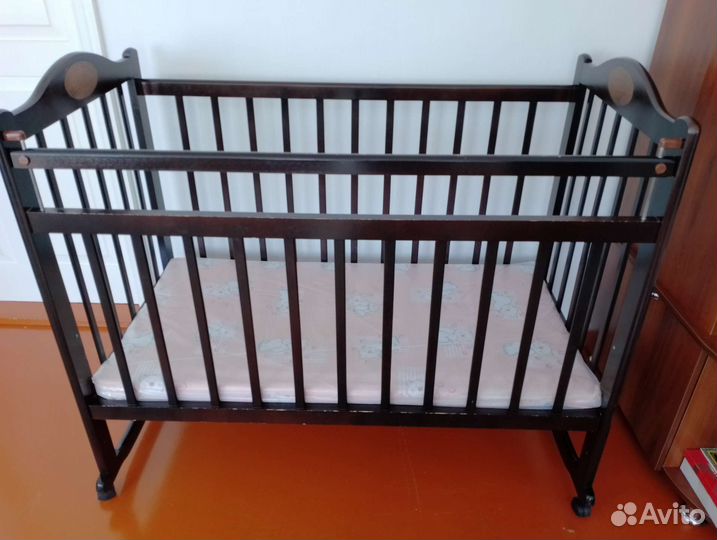 Детская кровать с матрасом