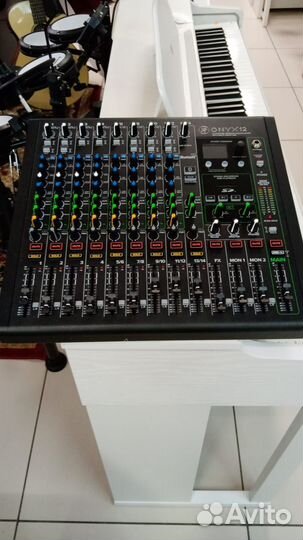 Mackie Onyx12 12-канальный микшер