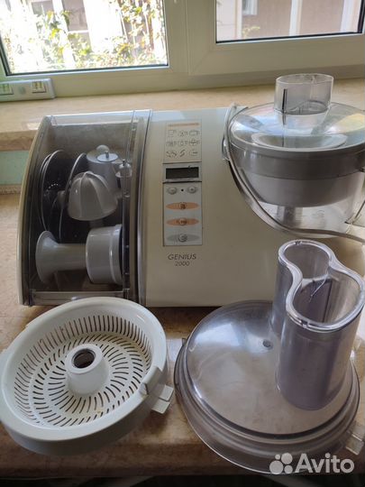 Кухонный комбайн Moulinex genius 2000