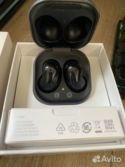 Наушники Samsung Galaxy Buds Live(29)