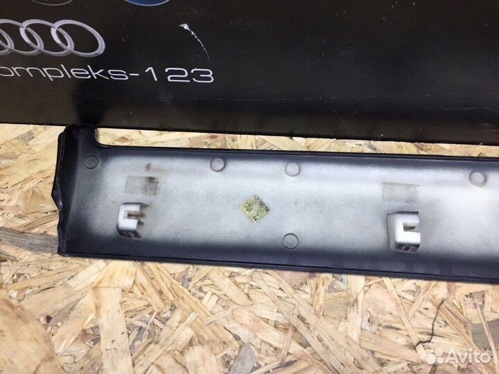 Декоративная накладка задняя правая Mercedes-Benz