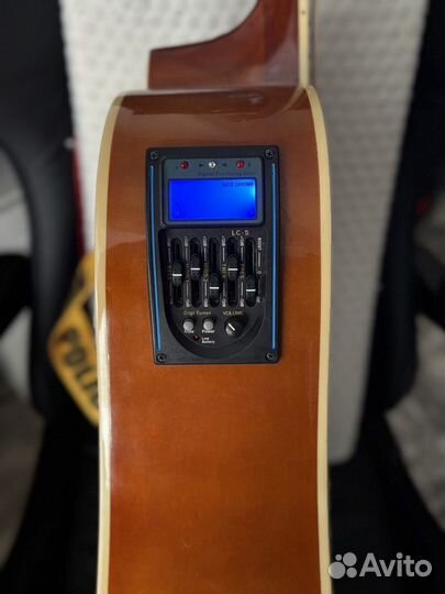 Акустическая гитара