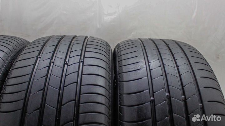 Kumho Ecsta HS51 215/55 R17 94V