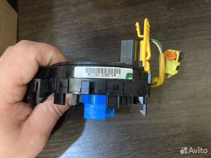 Контактный выключатель рулевой колонки