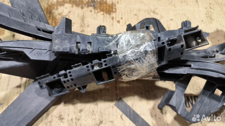 Крепление бампера Subaru Impreza GP2 (Переднее)