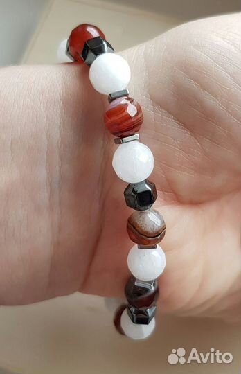 Браслет из сердолика, змеевика, кварца и гематита