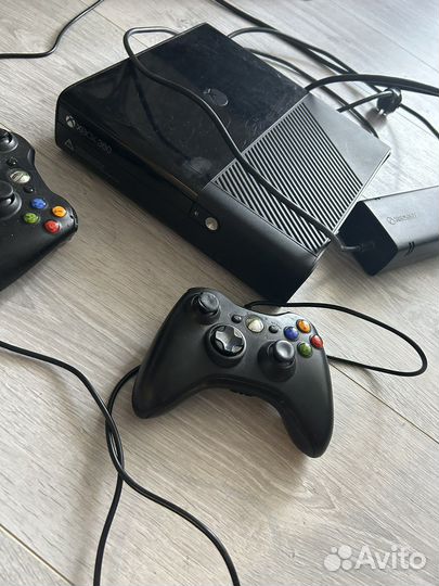 Продаю Xbox 360 есть игры