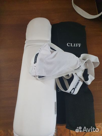 Защита на голень, щитки, утяжелители