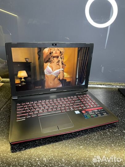 Игровой ноутбук msi i7-7700hq/gtx1060/16g/ssd512