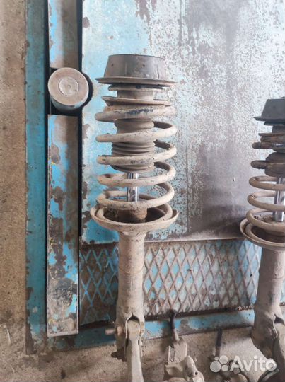 Передние стойки passat b3