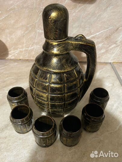 Штоф и рюмки, в виде гранаты