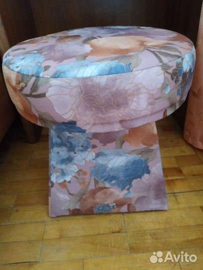 Банкетка пуфик для туалетного столика