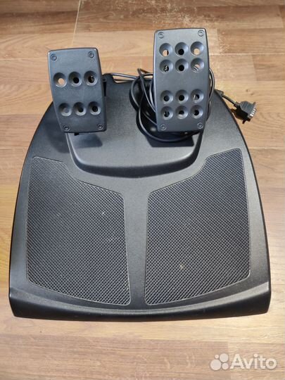 Игровой руль Logitech Momo racing