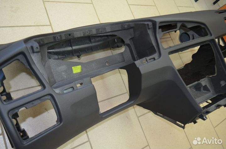 Торпедо панель приборов Volvo S60