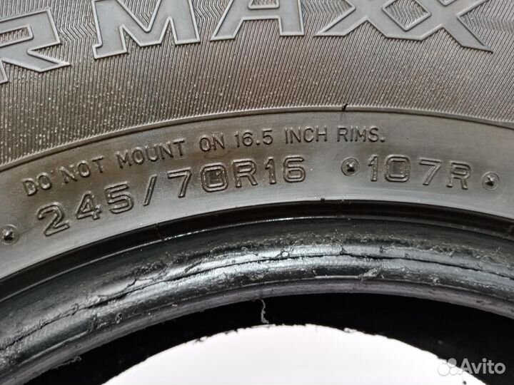 Dunlop Winter Maxx SJ8 245/70 R16