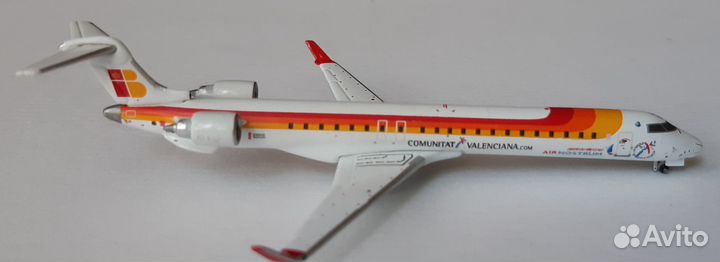 Модель самолета CRJ-900ER EC-JZV 1:400