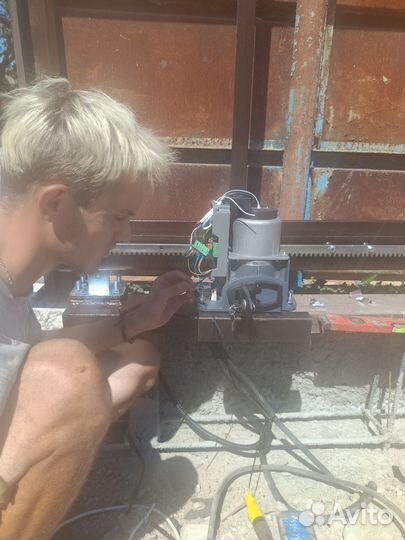 Ворота автоматические откатные арочные кованные