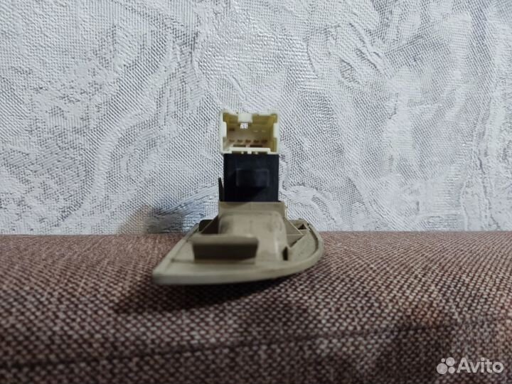 Кнопка стеклоподъемника