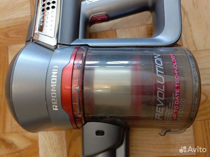 Аккумуляторный пылесос Redmond RV-UR356