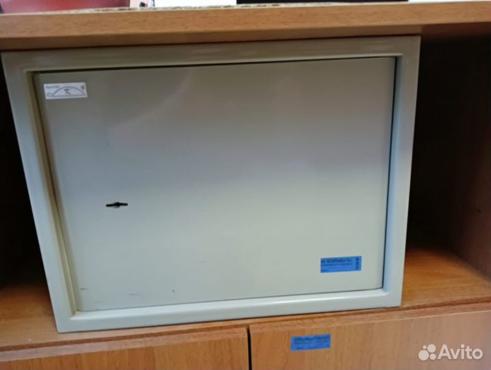 Сейф металлический