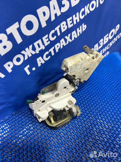 Задний правый замок двери Nissan Almera N16 седан