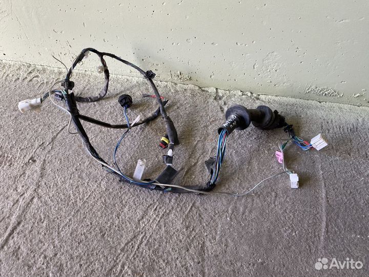 Проводка двери передний toyota avensis т220