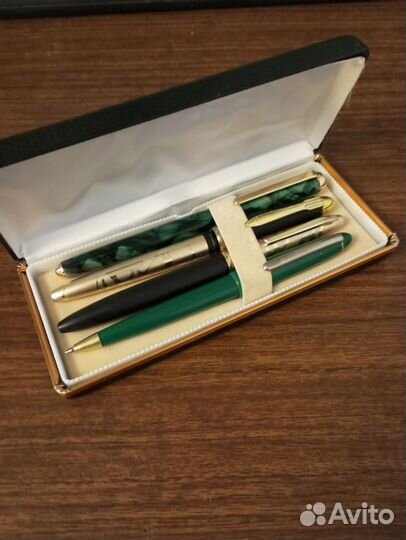 Набор авторучек перьевых и шариковых