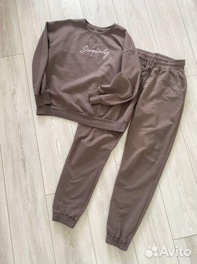Спортивный костюм женский