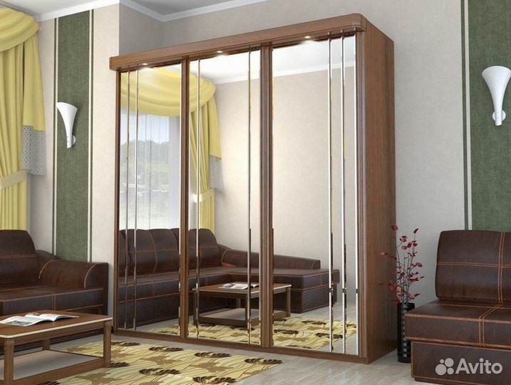 Шкаф с зеркалом