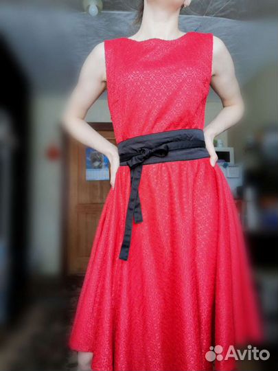 Красное платье