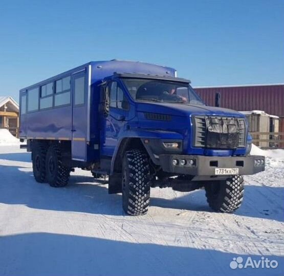 Водитель вахтового автомобиля