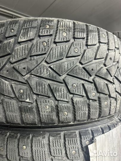 Dunlop SP Winter Ice 02 245/45 R19 и 275/40 R19 104T