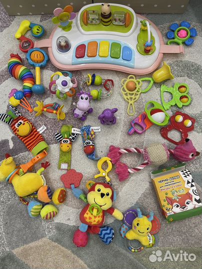 Игрушки погремушки для малышей
