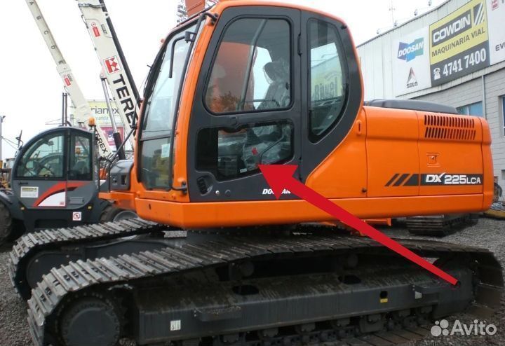 Стекло лобовое кузовное на Doosan DX 190/225/300