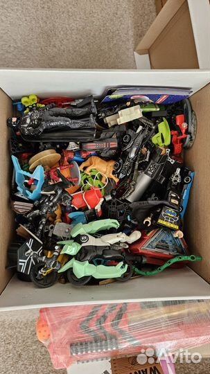 Коробка детских игрушек и настолок