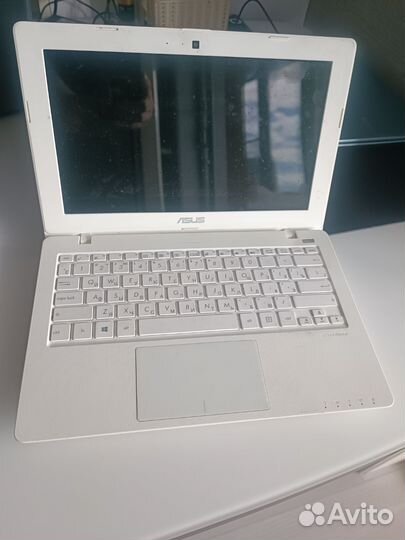 Asus x200m