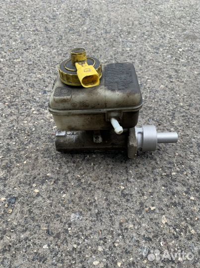 Главный тормозной цилиндр Bosch 21027099