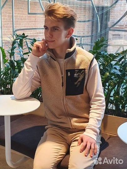 H&M жилетка smiley красивая