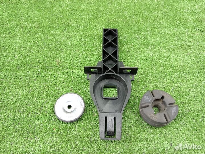 Крепление радиатора нижнее VAG Audi A5 8T A4 B8