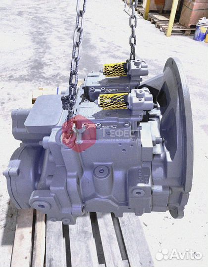 Гидравлический насос Hitachi ZX520-3