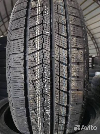 Sonix Snowrover 868 225/45 R18 H