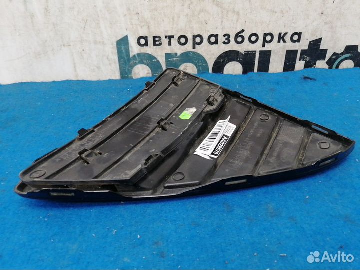 Решетка переднего бампера правая глянцевая